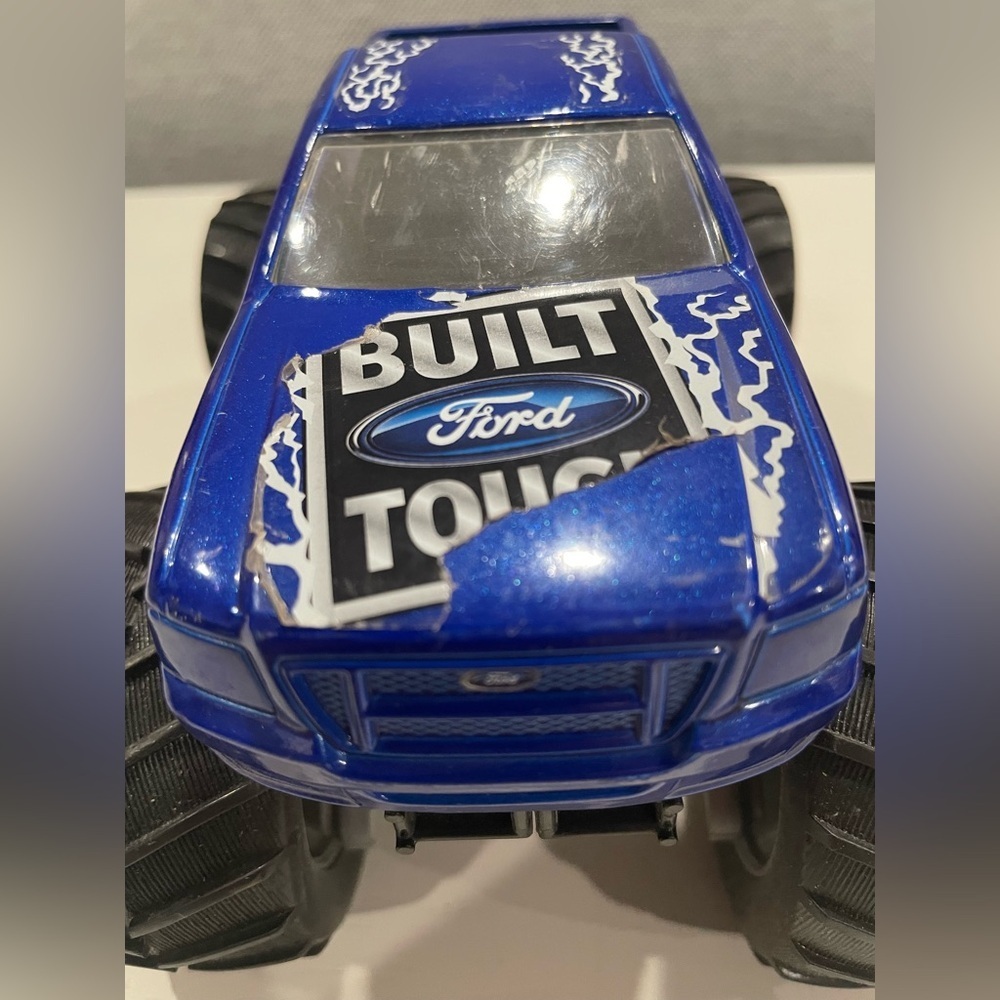 Hot Wheels Ford Monster Jam Blue Thunder monster truck die-cast off road vehicle